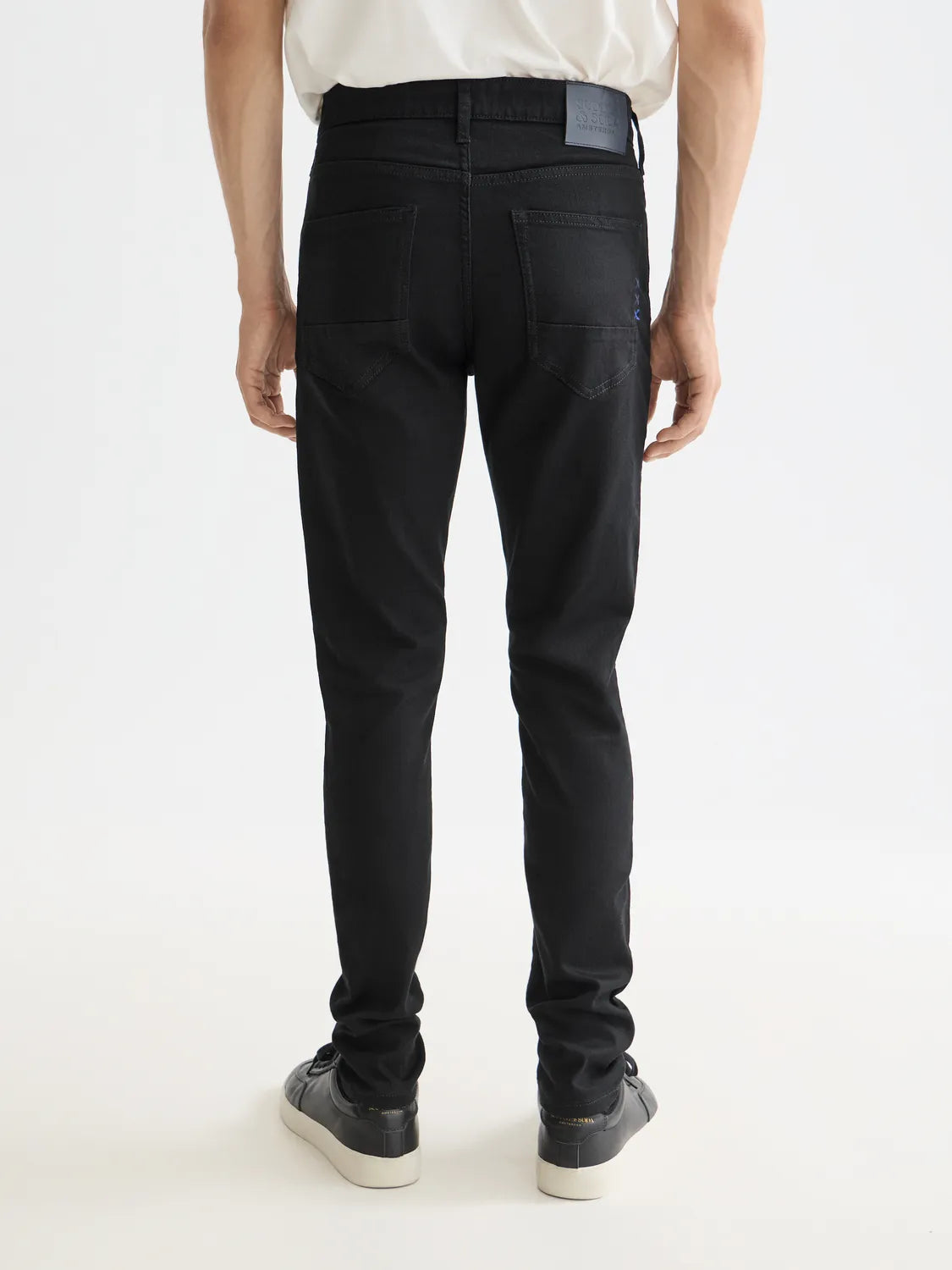 Essentials — Skim Skinny Jeans | Stay Black