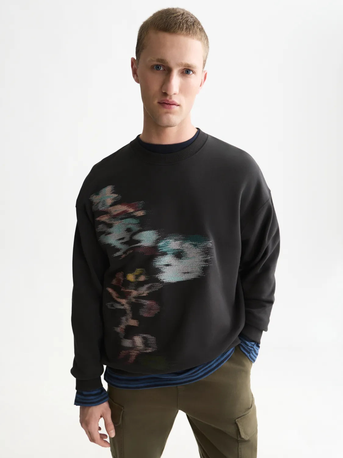 Placed Embroidered Artwork Loose-Fit Sweatshirt