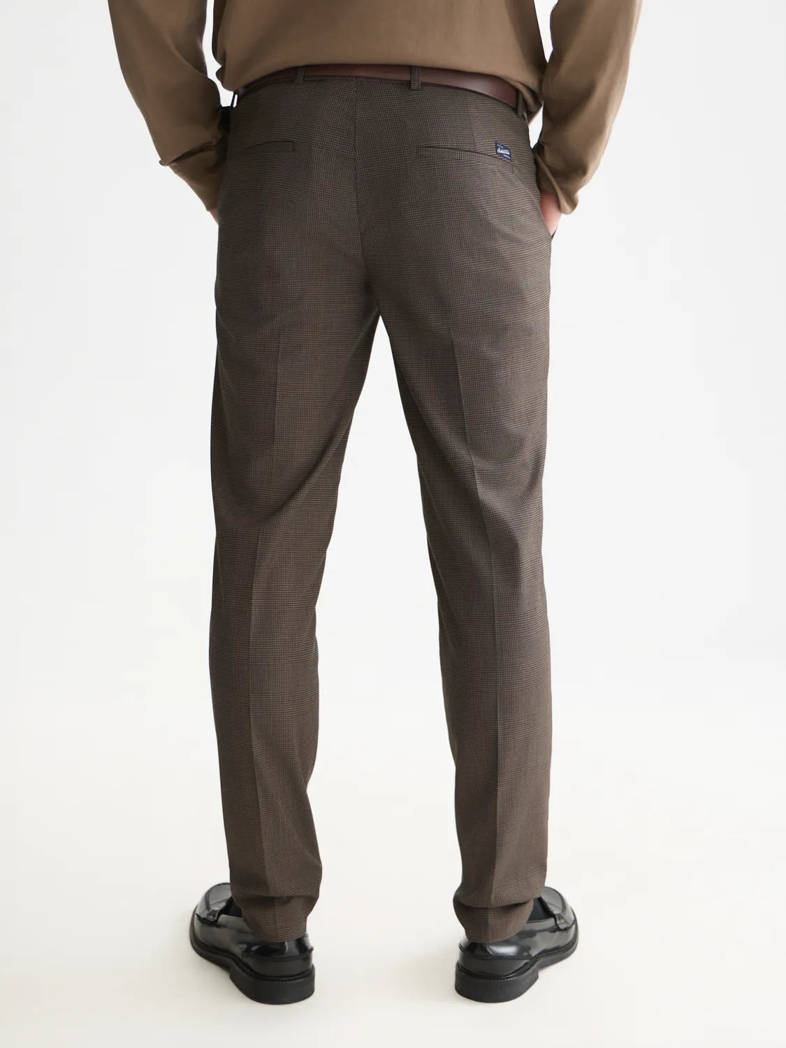 Mott Tailored Structured Yarn-Dyed Chino