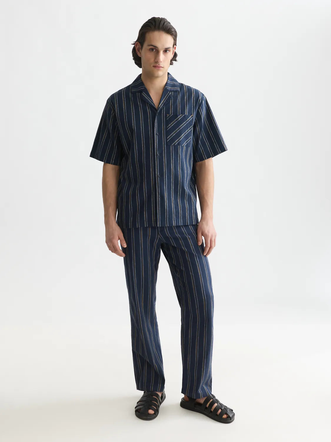 Striped Linen Relaxed-Fit Short-Sleeved Shirt