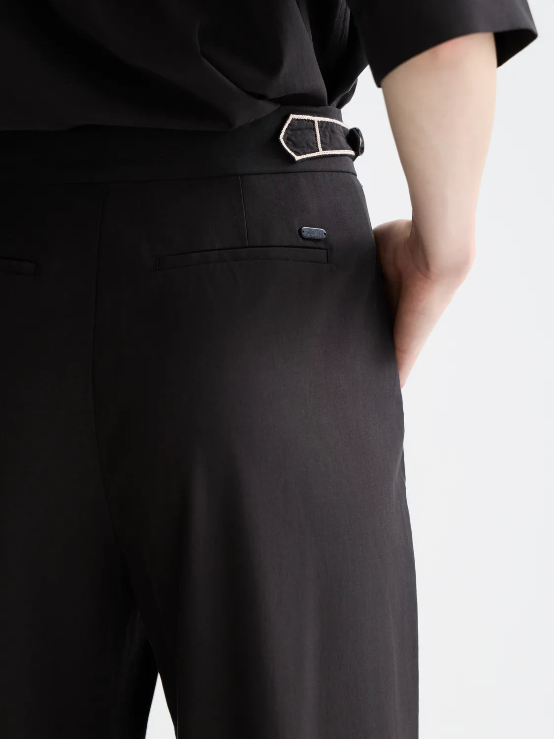 Quinn - Mid Rise Wide Leg Pants With Cross-Stitching