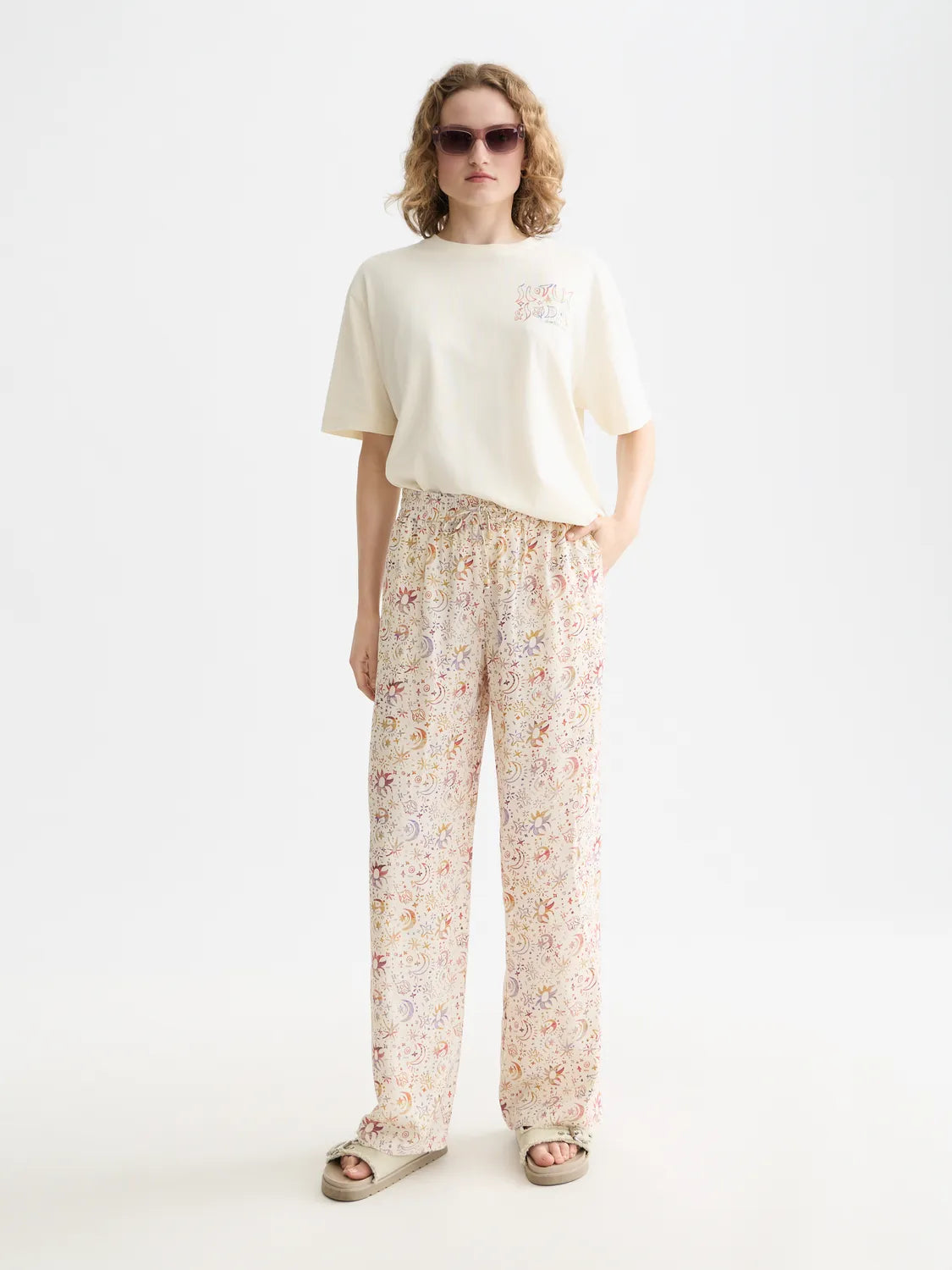 Gia - Mid Rise Wide Leg All Over Printed Pants