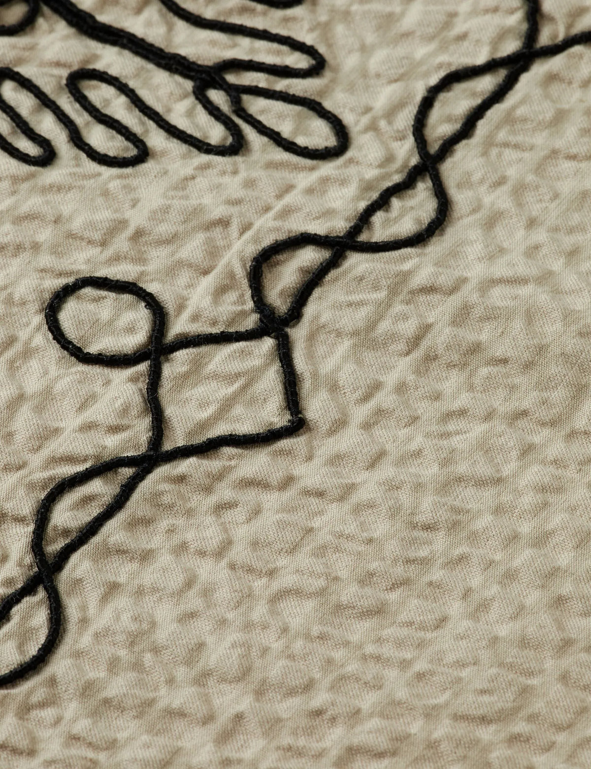 Embroidered short-sleeved shirt