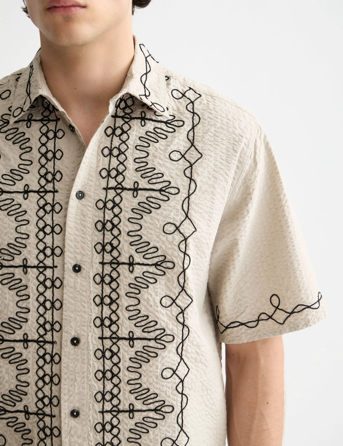 Embroidered short-sleeved shirt