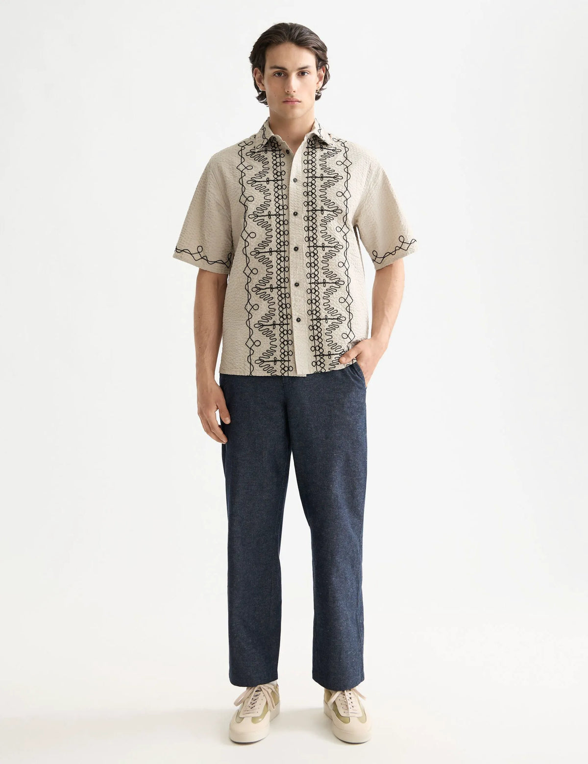 Embroidered short-sleeved shirt