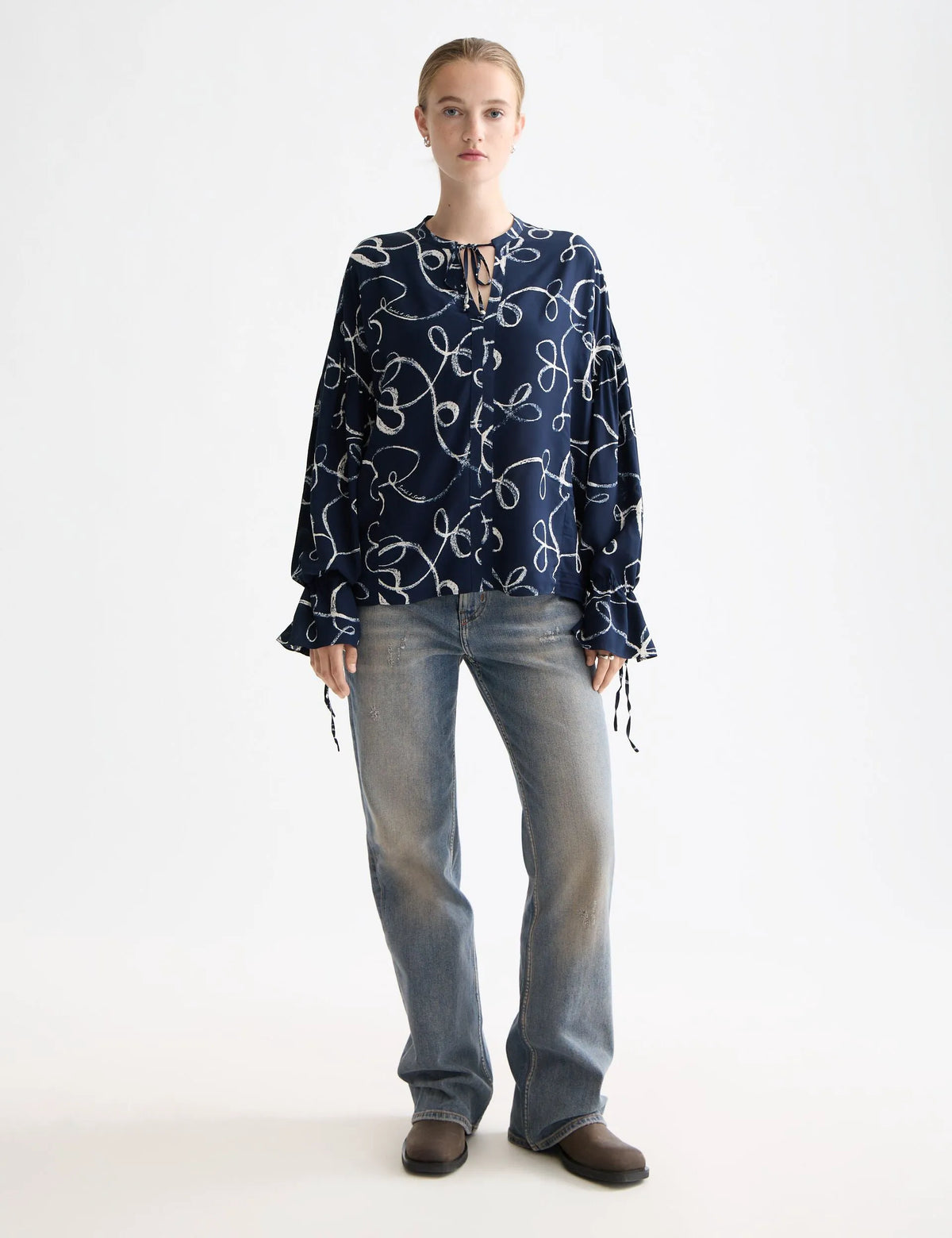 Easy top with draw string cuffs