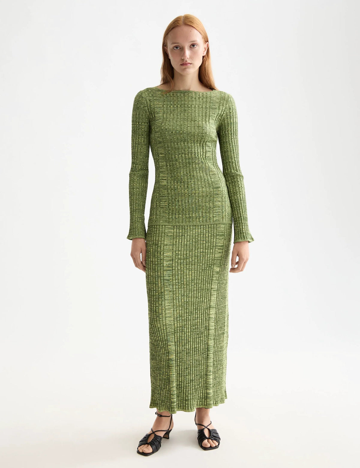 Ribbed knitted pullover
