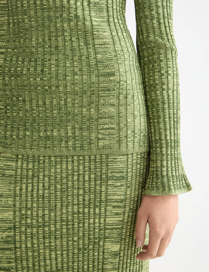 Ribbed knitted pullover