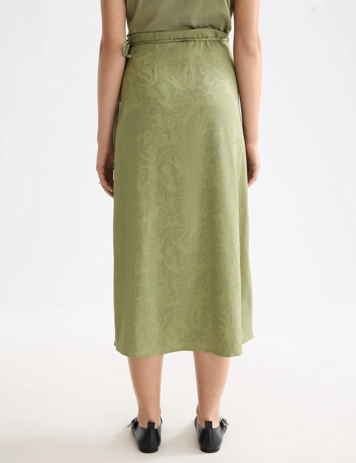 Fluid wrapped midi skirt