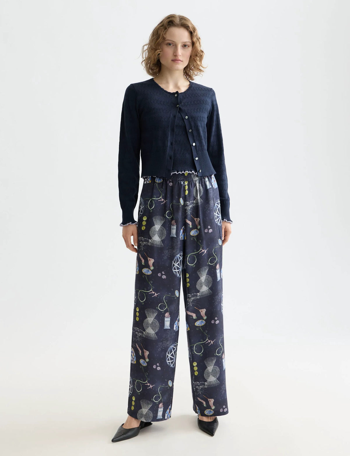 Gia - Mid rise wide leg elasticated trousers in block print