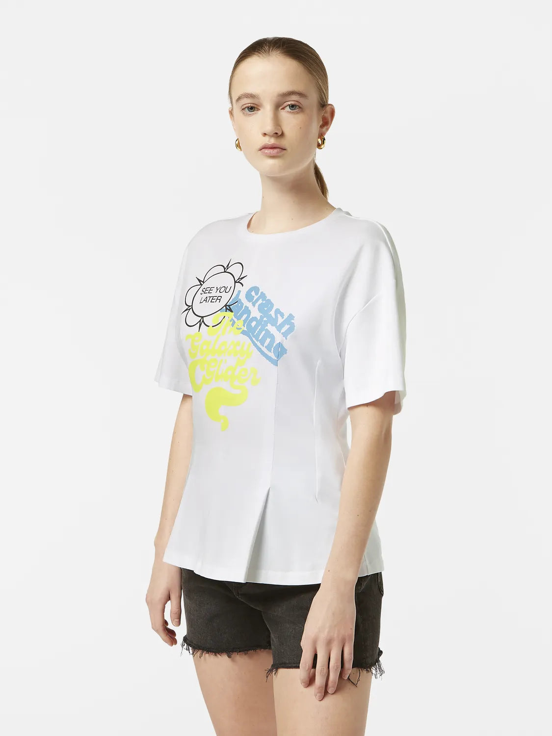 Fitted Short Sleeve Printed Artwork T-Shirt