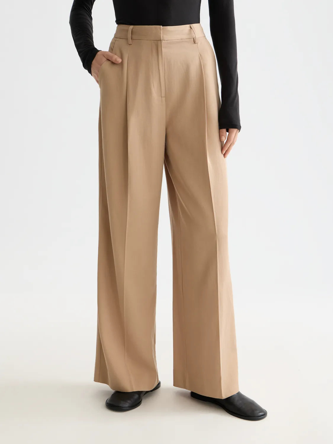 Essentials — Rose Chino Pant