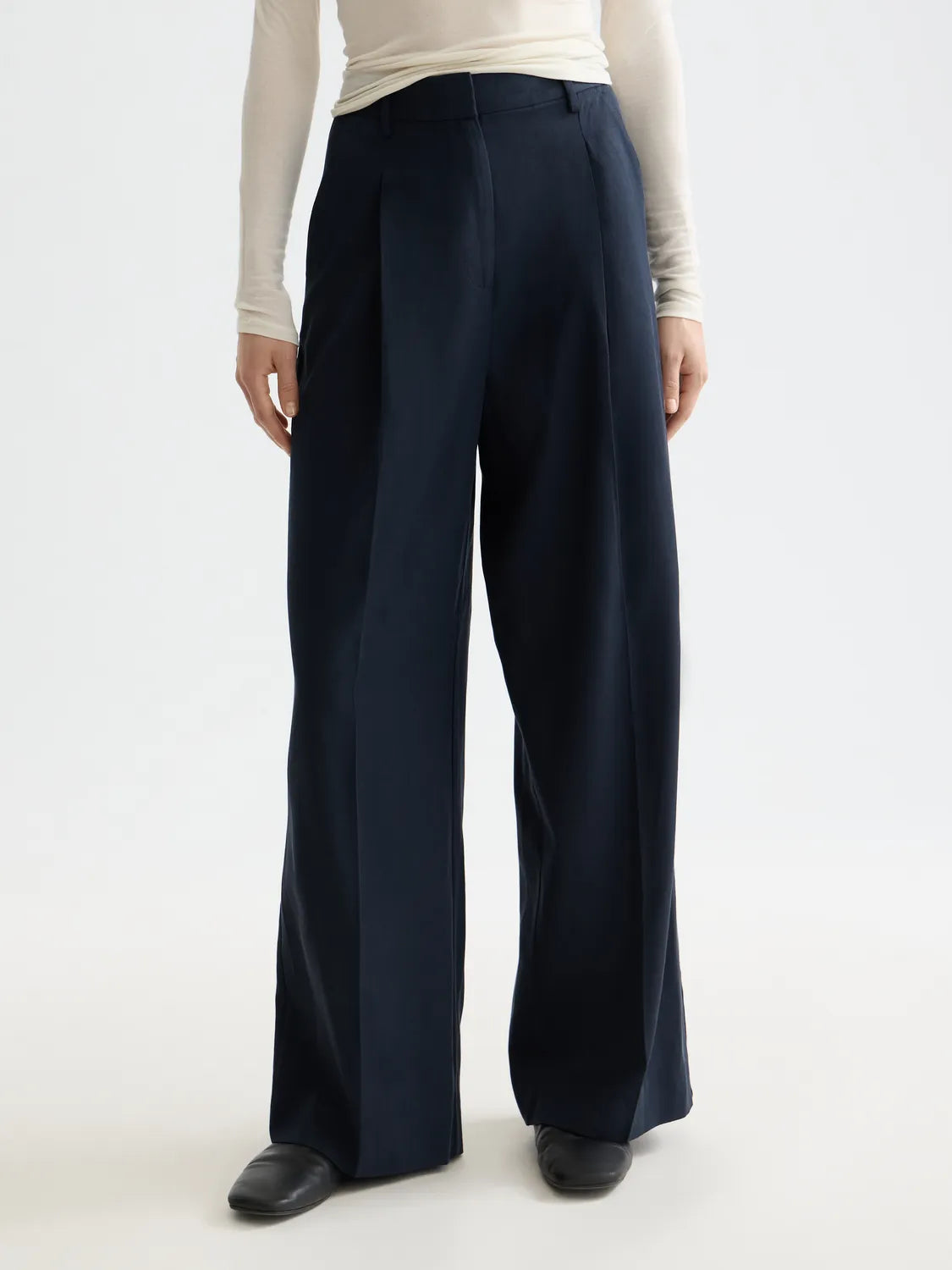 Essentials — Rose Chino Pant